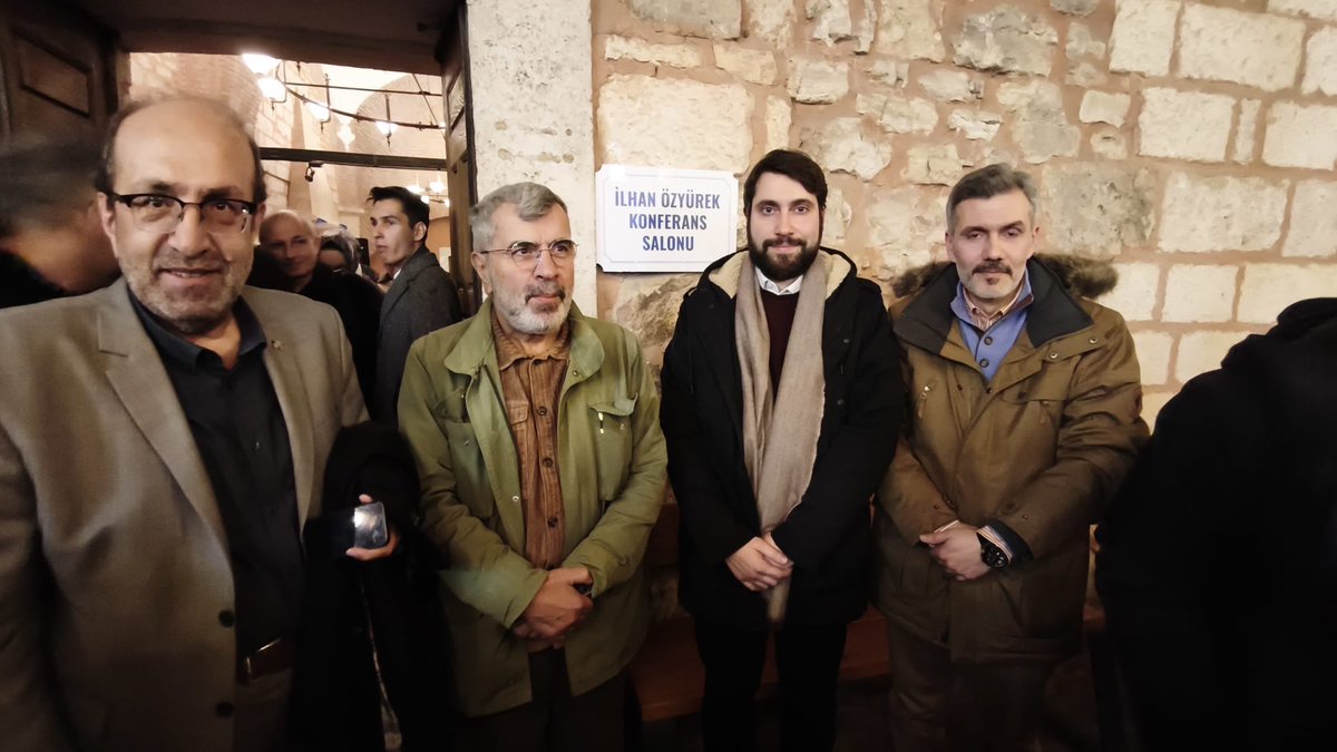 Vakfımızın Geleneksel İftarını; İstanbul içinden ve Ülkemizin bir çok yerinden gelenlerin oluşturduğu, büyük bir katılım ile gerçekleştirdik.

YK Başkanımız Sn. Dr. Mahmut Demirkan, Vakıf Gönüllülerimize programda yaptığı teşekkür  konuşması ile birlikte; Vakfımızın 2025-2026