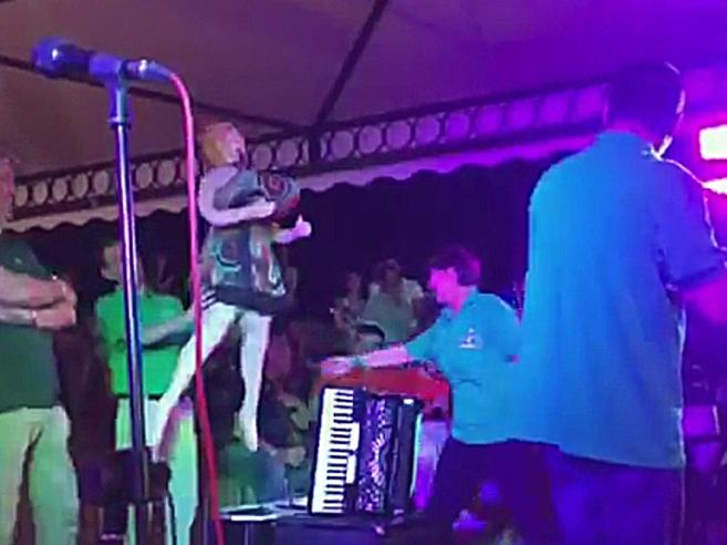 pitinca's tweet image. #Salvini è quello del gonfiabie della #Boldrini, ricordiamolo.

verme schifoso, ha il coraggio di fare un post con la #Fallaci che se potesse, gli cagherebbe in bocca.