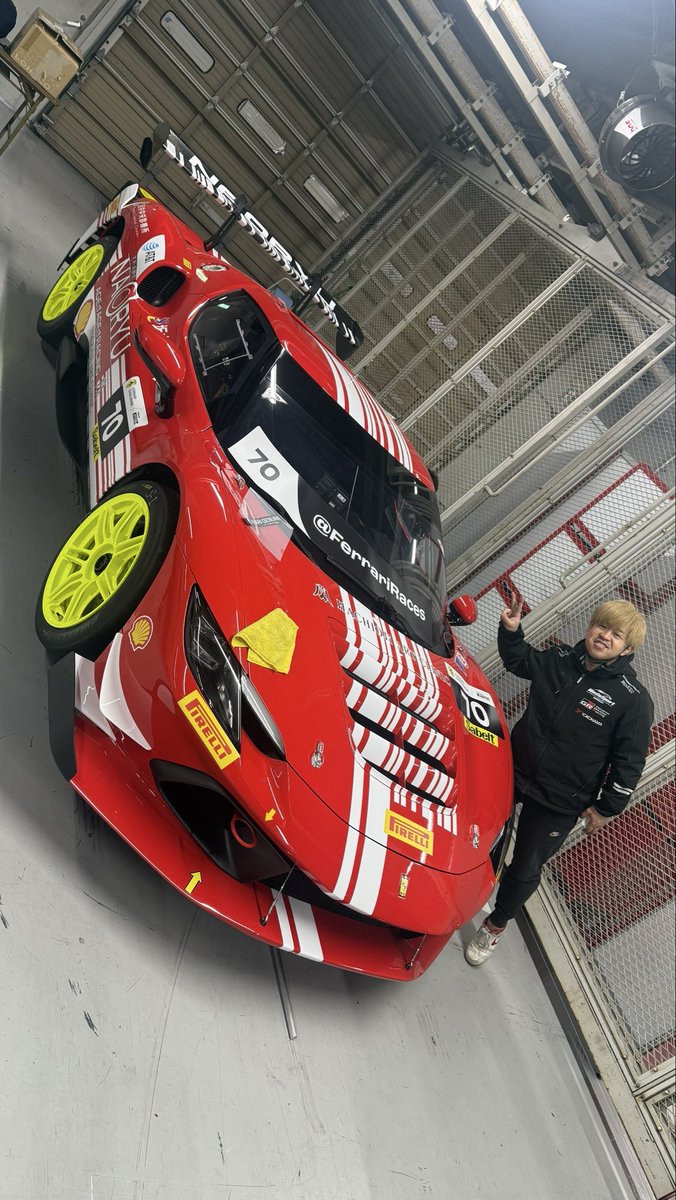 Shuhei1597's tweet photo. フェラーリも蛍光黄色！
＃Ferrari
#296
#CHALLENGE https://t.co/AkQiCPuXVS