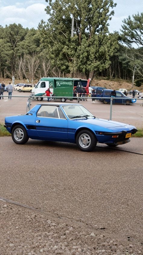 RetroCarDi89345's tweet image. Rediscover the Fiat X1/9 (1972–1989): Bertone’s mid-engine masterpiece. Featuring iconic pop-up headlights &amp;amp; a stowable targa top, this RWD legend offers near-perfect balance &amp;amp; pure Italian style. Link: retrocardispatch.substack.com/p/fiat-x191972…

#FiatX19  #ClassicCars #MidEngine #RetroCarDispatch