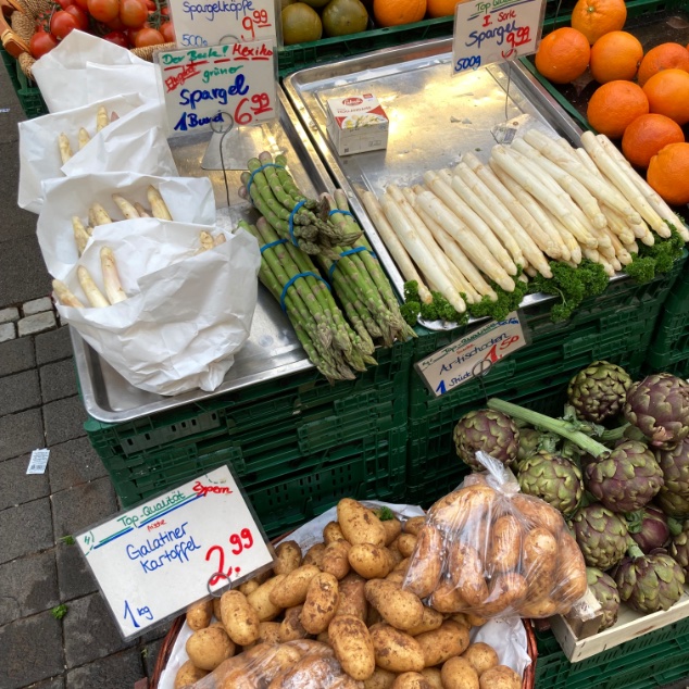 シュパーゲルが出始めた！（まだお高い。）