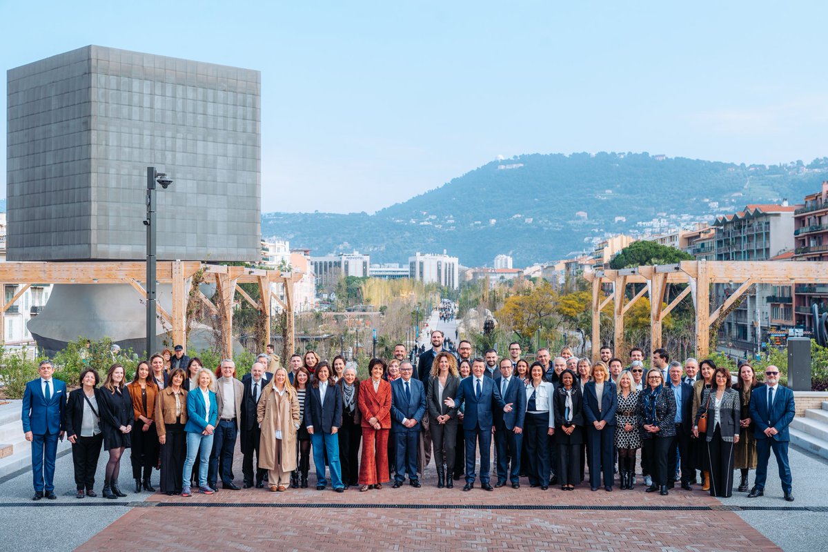 Des femmes et des hommes engagés pour améliorer le quotidien des Niçois, compétents et profondément attachés à Nice, qui représentent tous ses quartiers. 
#TouspourNice