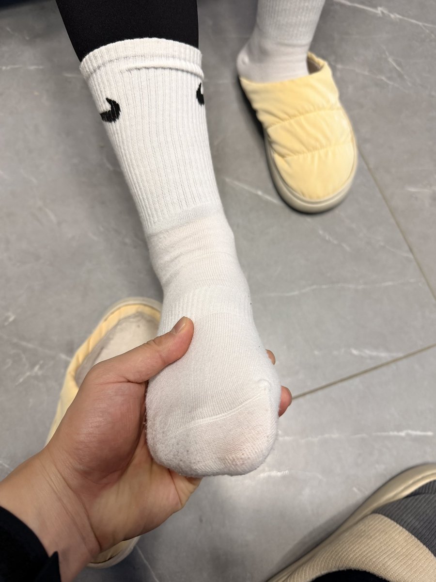 分享白袜娇妻 tweet media