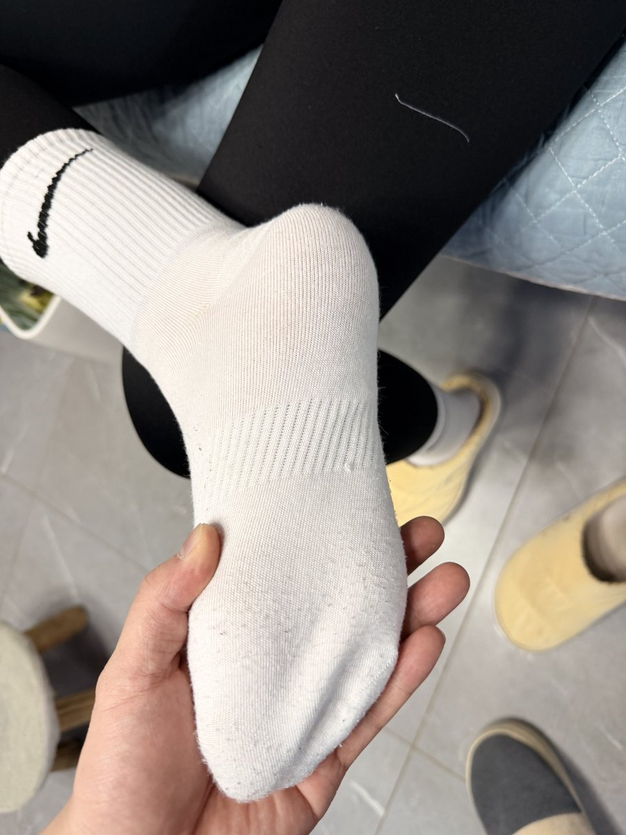 分享白袜娇妻 tweet media