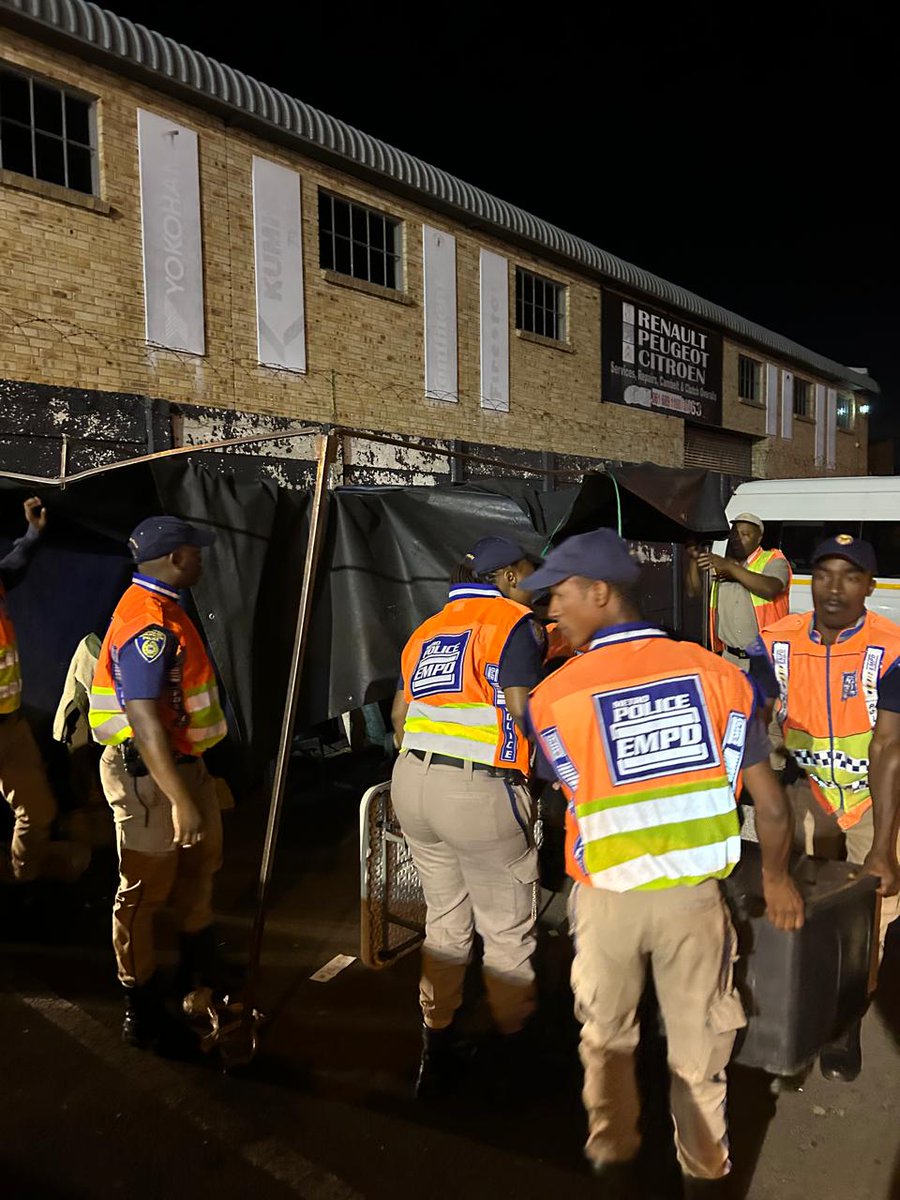 IOL's tweet photo. The EMPD By‑Law Compliance Unit carried out a late‑night operation in Benoni and Wattville, confiscating goods from illegal traders and non‑compliant permit holders. https://t.co/vwosM1qBoJ
📷: Supplied
#EMPD #Benoni #Wattville #goods #confiscating #illegal #traders https://t.co/S0hYO4dAuF