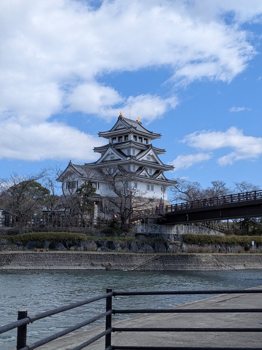 t7k38H91g7jA7qS's tweet photo. hi storyのカードもらいに4ヶ所回りました
大垣城　墨俣一夜城　めっちゃ良かった
スタートデッキも追加で買った
関ケ原のと合わせて3つ目
#HiStore https://t.co/E0ar4KYGe7