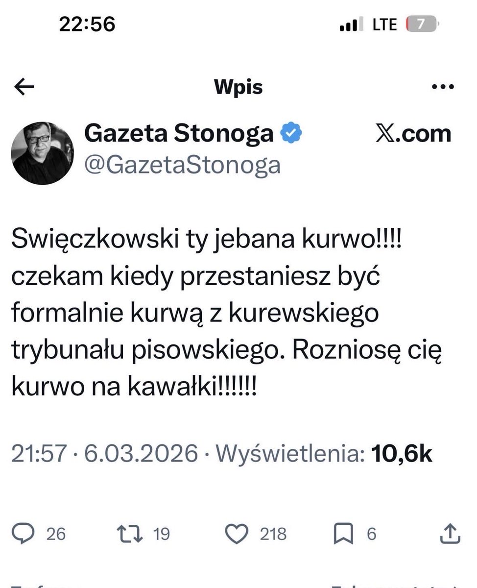 Panie Premierze Tusk,
Staruszka została zatrzymana za słowa „giń człowieku” wobec Owsiaka. Państwo okazało się odważne gdy chodzi o starszą kobietę.
A czy pański minister Kierwiński wysłał już policję po Stonogę, który grozi Bogdanowi Święczkowskiemu, prezesowi TK? 
Przypominam,