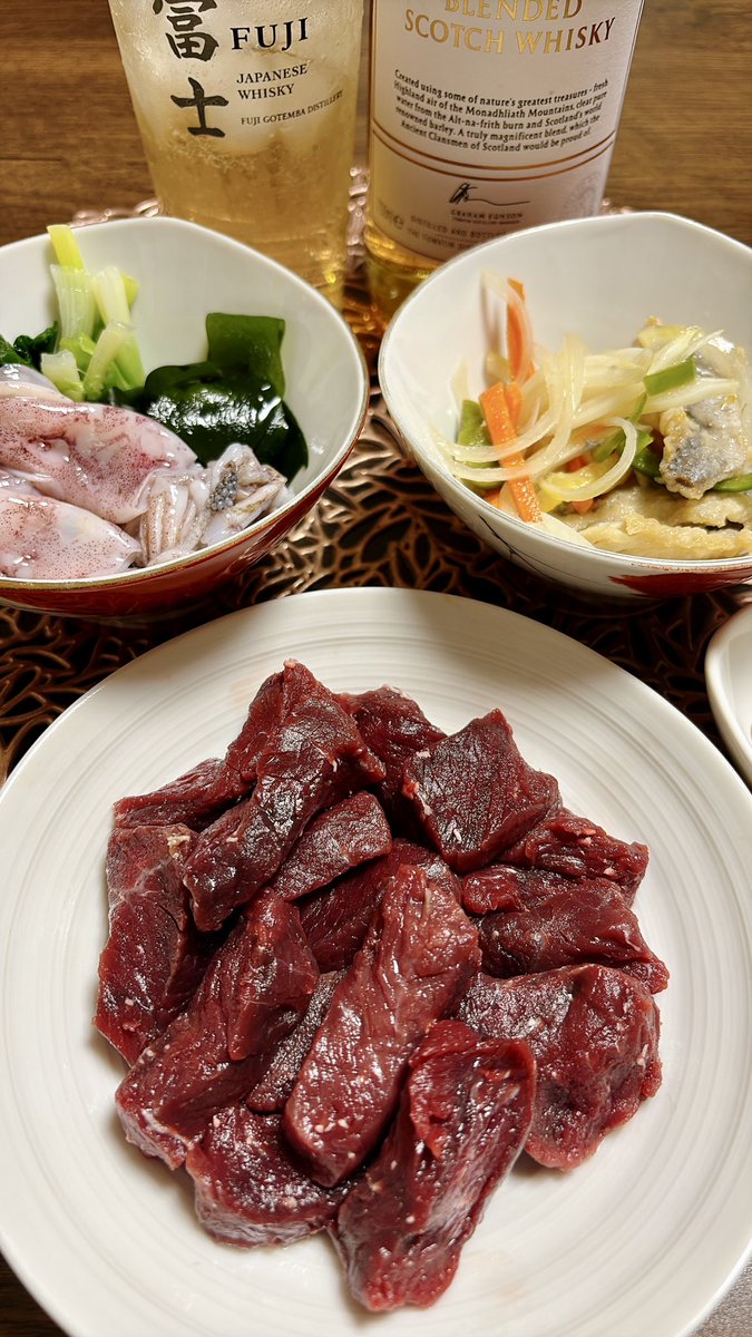 本日は謎肉のお刺身を頂く！
なんのお肉かわかるかなぁ～