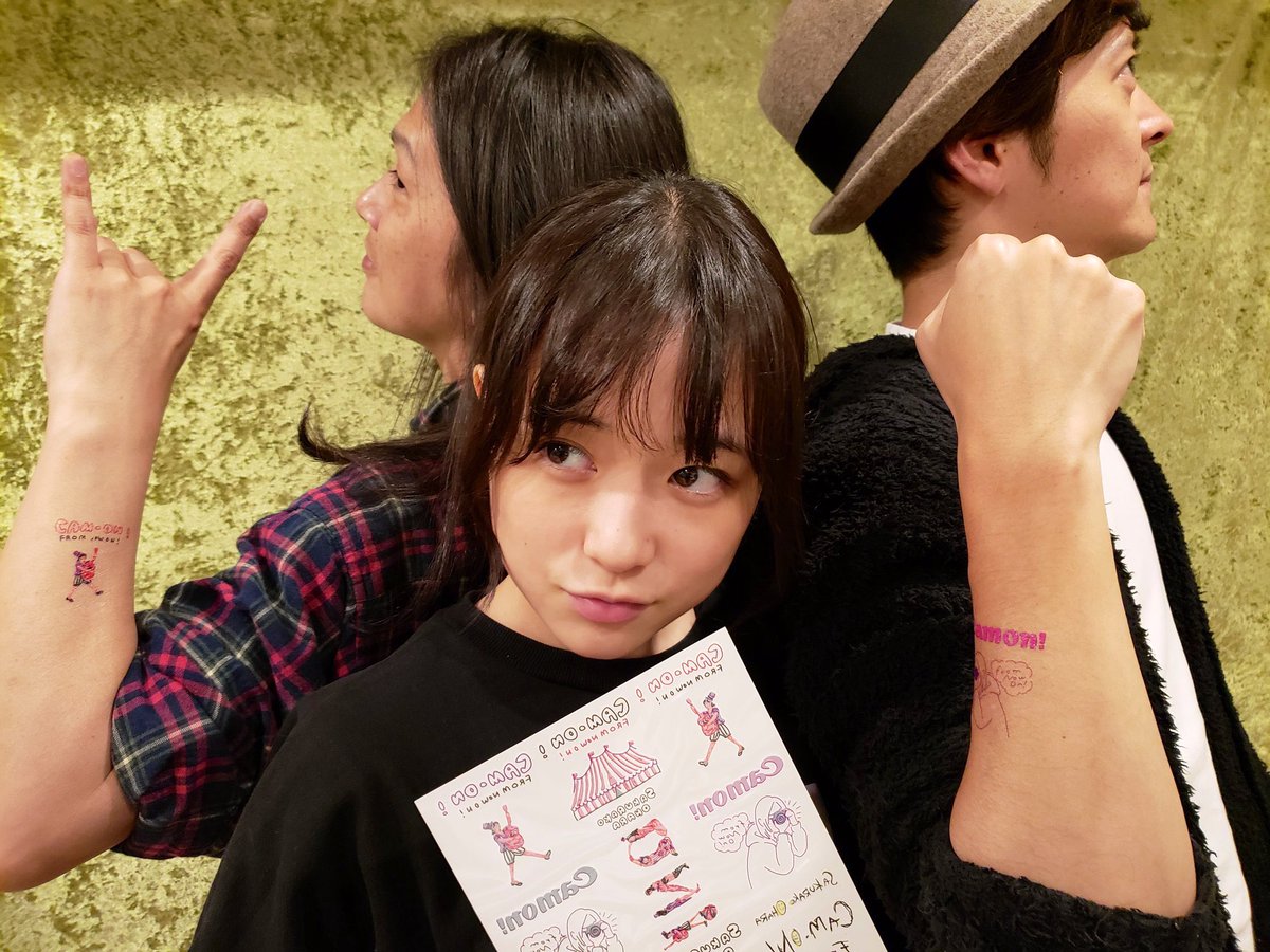 official_esa_'s tweet photo. サイン
ありがとう！

何年も待ってた曲が今回リクエストで叶って良かった！
ギターを掻き回すくさおさんの影が見えた、、！？

#大原櫻子
#ふぁんくらこパーティー https://t.co/7fYMqnsfAK