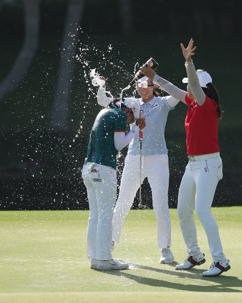 LPGA's tweet photo. Truly a well deserved winner 🥂🙌 #CheersToTheChamp https://t.co/KE1u0nH1dZ