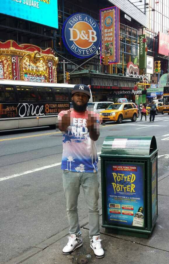 tahoe7teen's tweet photo. I was there for the #BeenTrill era, they def had cheap stuff you could buy at the mall. https://t.co/iee6nfAtfW