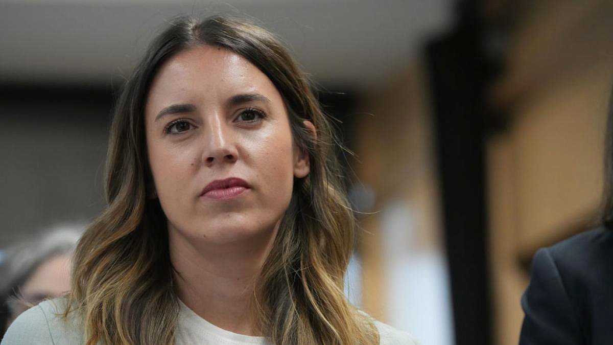 La eurodiputada de .<a href="/PODEMOS/">Podemos</a>  .<a href="/IreneMontero/">Irene Montero</a> ha denunciado ante la .<a href="/policia/">Policía Nacional</a> que ha recibido AMENAZAS DE MUERTE por parte de una organización neonazi, calificada de terrorista por el FBI, y ha pedido protección al Ministerio del .<a href="/interiorgob/">Ministerio del Interior</a>.
¡Todo el apoyo a Irene! 💜✊🏻