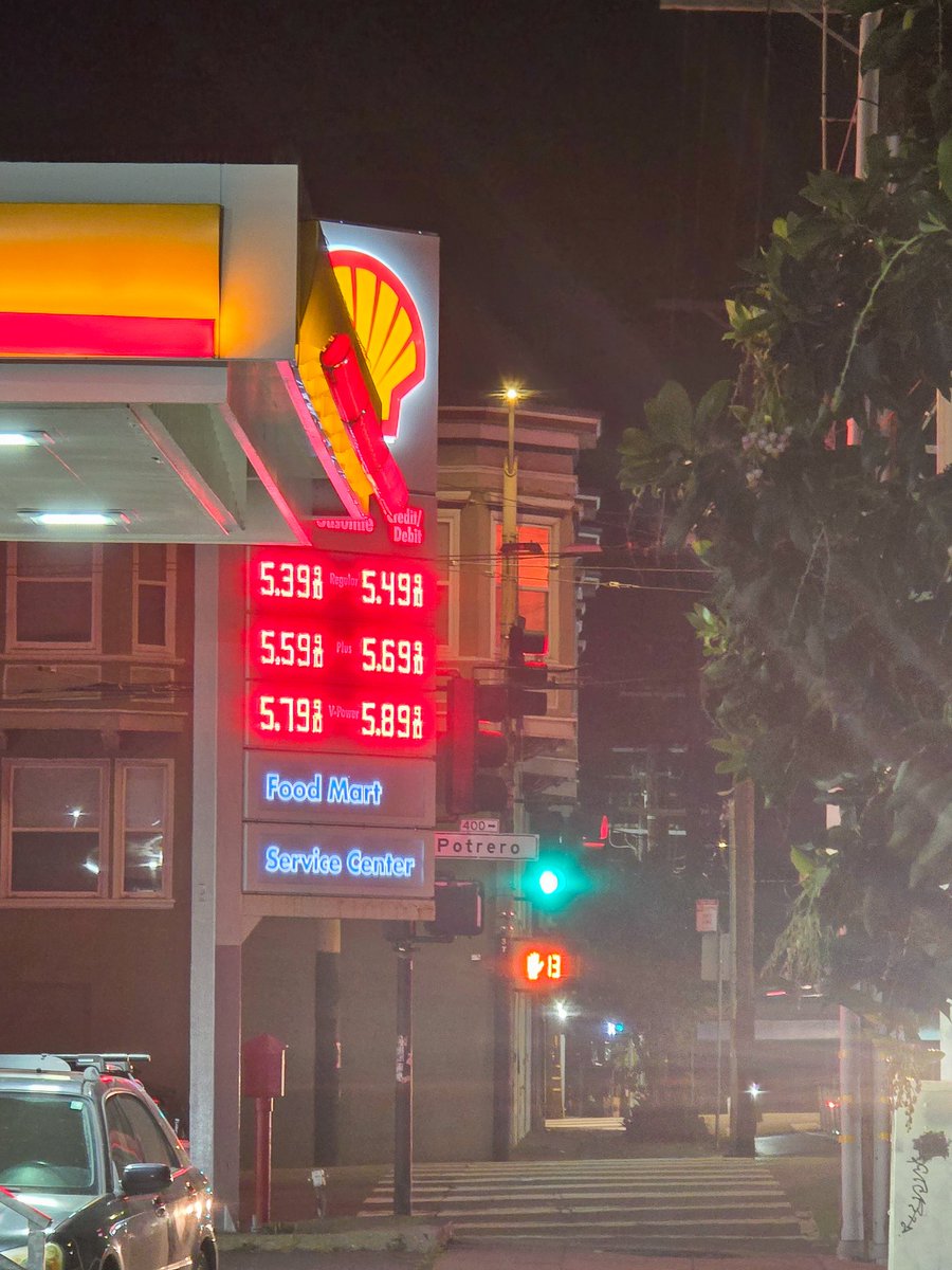 Updatecali's tweet photo. In San Francisco this a steal.   🤣😂🤣 #SanFrancisco
#GasPrices https://t.co/aDE4w7lawO