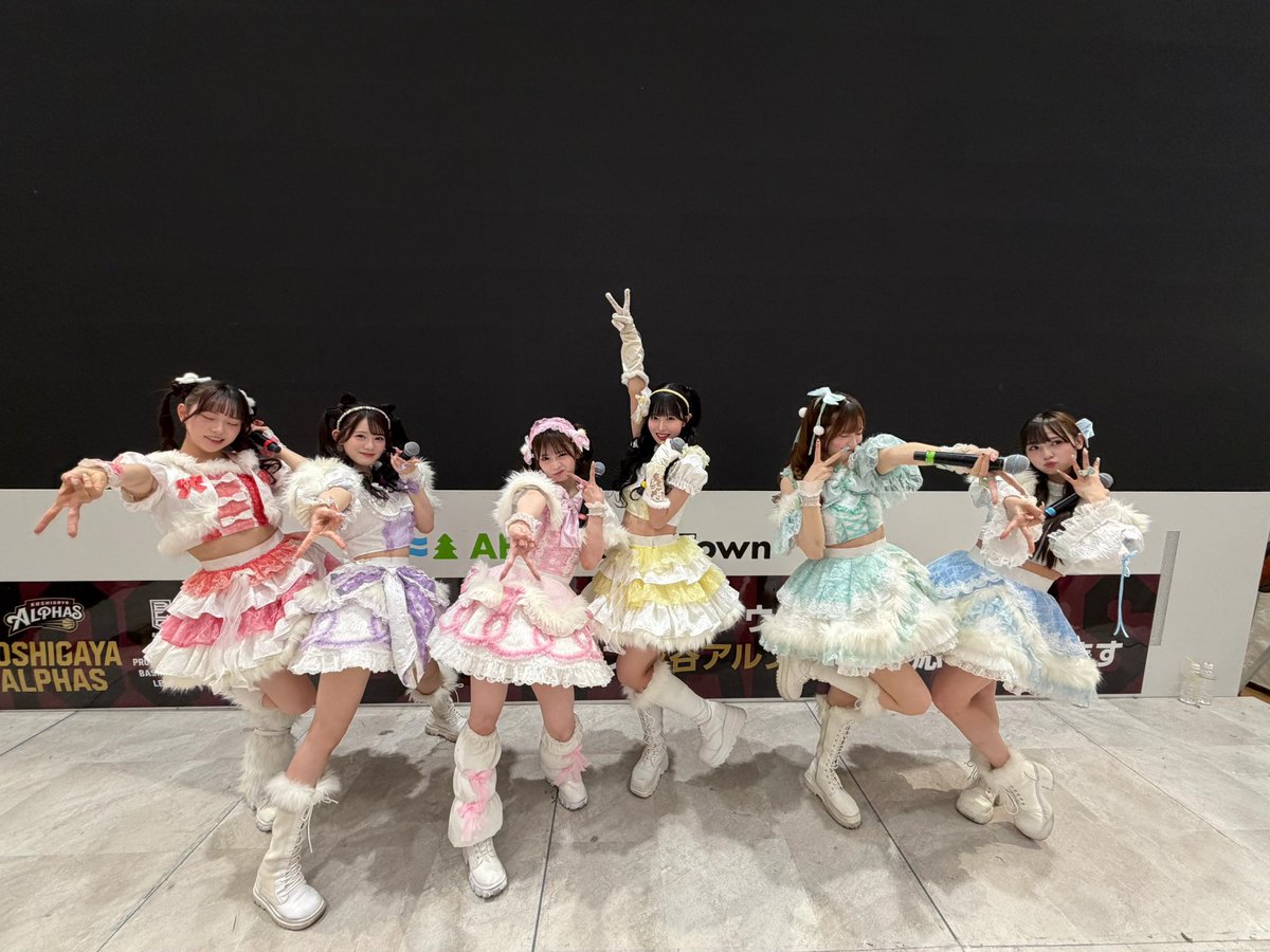 pixel_ribbon's tweet photo. Pixel Ribbon フリーライブツアー
~ for Princess Journey ~  #5

📍イオンレイクタウンmori さん
ありがとうございました！🌳💫

1階から3階までたくさんの方がぴくりぼちゃんのパフォーマンスを見に来て下さり、とっても嬉しかったです🪄︎︎✨
たくさんペンライト、うちわふりふりして下さりありがとうございました！🎀👌🏻 ̖́-︎

次回のフリーライブは
3/14(土) 📍イオンモール名古屋茶屋 さん (愛知県)にて開催されます⭐️
#PixelRibbon  #ぴくりぼ 

詳しくはこちら👇🏻
https://t.co/Kn9q117iSV