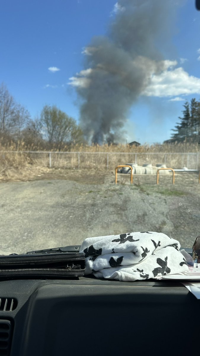 畑作業の合間にお出かけした先で見た火事！結構、大ごとそうだった。
風が強いし乾燥してるからな…お気楽焚き火はご注意くださいな