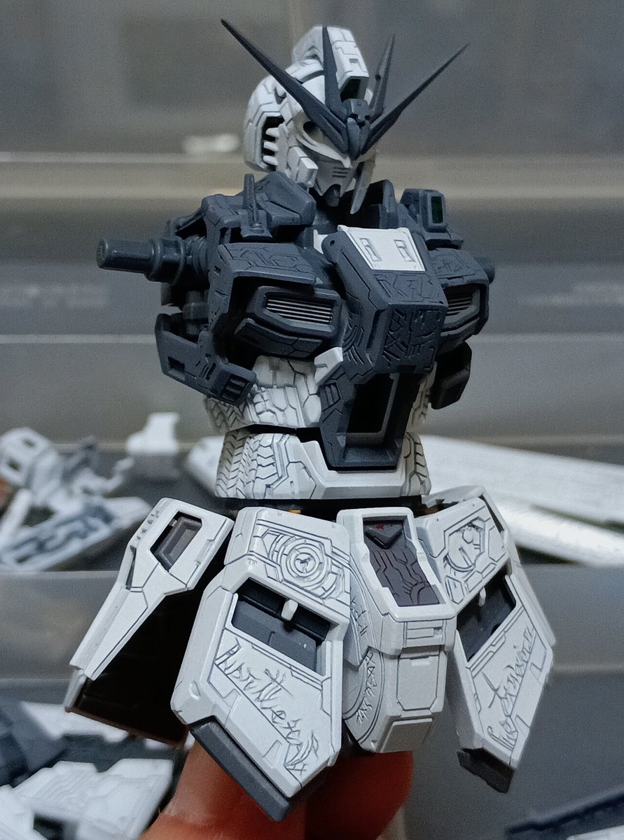 exekXEyEGB8jVfC's tweet photo. RG νガンダム　塗装

まずは白から塗ってます🎨 https://t.co/rxKkcDsDDT
