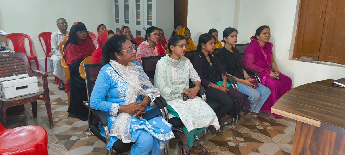 mssseva's tweet photo. 08 मार्च #InternationalWomensDay पर MSS ने गोरखपुर, कुशीनगर व सिद्धार्थनगर में ग्राम प्रधान, आशा, आंगनवाड़ी, मिशन शक्ति पुलिस व शिक्षकों के साथ बैठक कर बाल विवाह के खात्मे पर चर्चा की। सभी ने जागरूकता बढ़ाने और #StopChildMarriage के लिए सामूहिक शपथ ली। #MSS https://t.co/q4lJCkCBu9