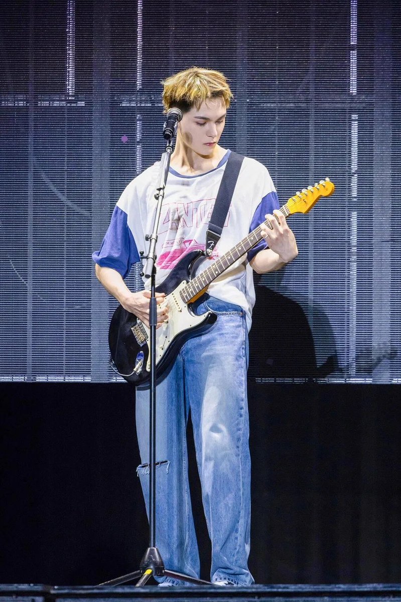 new_ in singapore #VERNON #버논