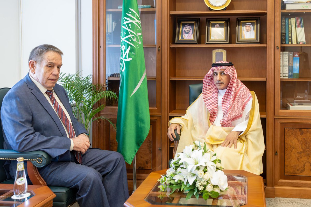 KSAMOFA's tweet photo. #الرياض | سعادة وكيل الوزارة للشؤون السياسية السفير الدكتور #سعود_الساطي يستقبل سعادة سفير روسيا الاتحادية لدى المملكة السيد سيرجي كوزلوف، ويبحثان الموضوعات ذات الاهتمام المشترك. https://t.co/94Vqdlabix