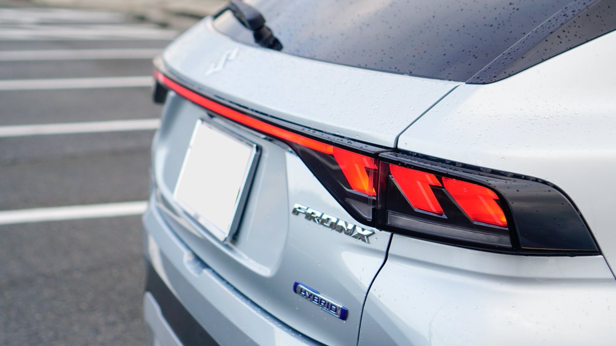 02_STINGRAY's tweet photo. ／
 📣 𝗠𝘆 𝗡𝗘𝗪 𝗚𝗲𝗮𝗿
  𝗛𝗲𝗹𝗹𝗼 #𝗙𝗥𝗢𝗡𝗫 🚗
＼

CX-30からフロンクスへ乗り換えました！
去年の7月に契約してから待つこと8ヶ月…
3月7日納車していただきました💐

しっかり雨男発揮して、納車初日からズブ濡れです☔
初インド車🇮🇳 大切に乗ります！！

#フロンクス https://t.co/8qZ9Fna7fj