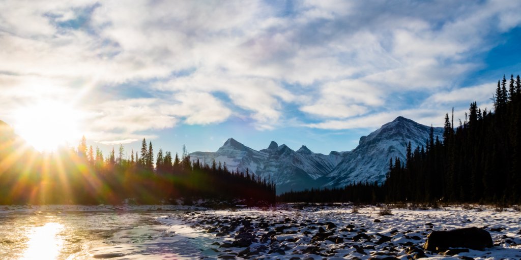 canadacvp's tweet photo. The horizon is a reminder that something greater is waiting just beyond what we can see... The Canadian Rockies show us a little bit of hope! 🌄✨
#CanadianRockies #Alberta #Canada #MountainViews #NatureWonders #ChasingLight #TravelPhotography #ExploreMore #NatureInspires https://t.co/gIs35ccOse