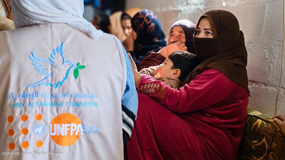 SyriaUnfpa's tweet image. In Washo Kani Camp, 16,000+ people—mostly women &amp;amp; children—seek safety after recent violence in #NortheastSyria. 💙 UNFPA mobile teams provide healthcare, meds, psychosocial support, &amp;amp; hygiene/winter kits. “Your support means a lot,” says Sabah. #UNFPA #Humanitarian