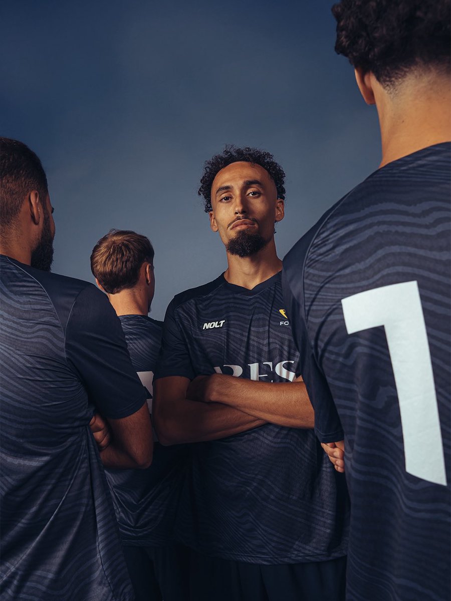 wearenolt's tweet photo. @_BeFootball En plus, ils ont des maillots incroyable👀 https://t.co/SPHBuikD55