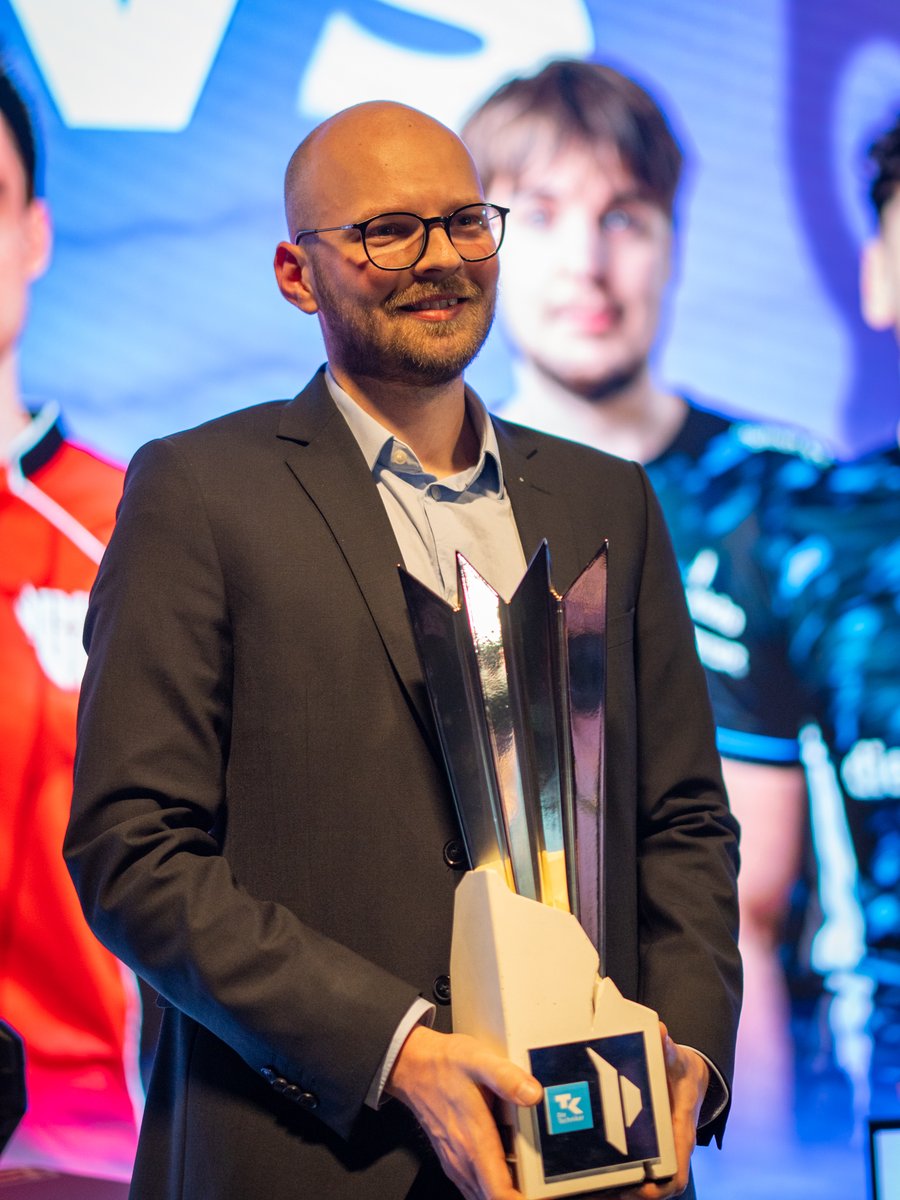 League of Legends DE tweet media