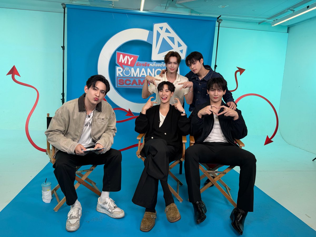 [LIVE] มาแล้วน้า มาพูดคุยกับ “จูเนียร์, มาร์ค, โอห์ม, ปูน” ก่อนดู #MyRomanceScammerEP6 ไปด้วยกัน 💖

YOUTUBE: youtube.com/live/cKrNHHPqt…
FACEBOOK: facebook.com/gmmtvofficial/…
TIKTOK: vt.tiktok.com/ZS9d5cgrUFwHP-…

"My Romance Scammer รักจริง หลังแต่ง" 🤞💍
ทุกวันอาทิตย์ เวลา 20:30 น. ทางช่อง