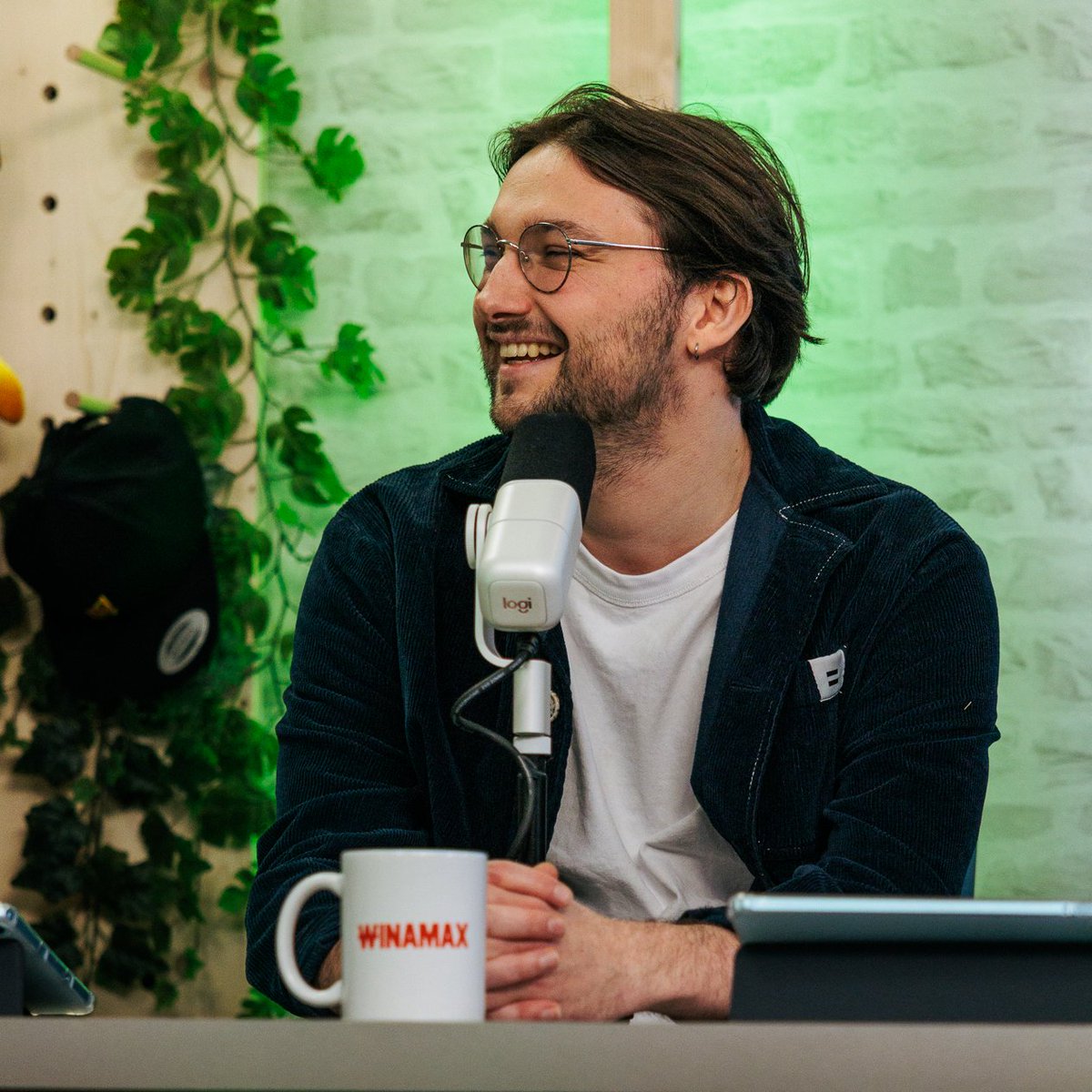 CroissantStrike's tweet photo. Il raconte au grand public les plus belles histoires de l’esport. 🤩

Pour les trois prochains jours, nous recevons @Behop_Yugz au studio ! 😎 https://t.co/Jgl6WFunvL