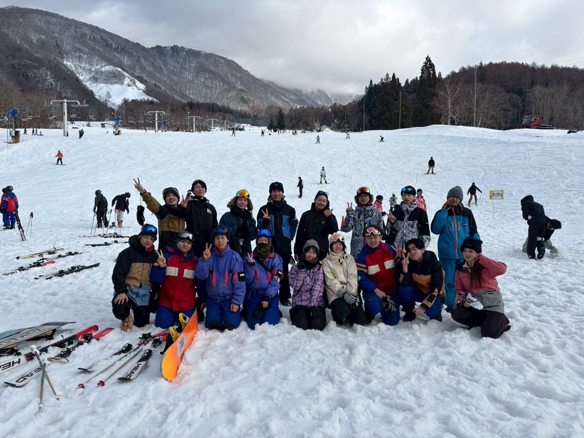 HMSmagic's tweet photo. 【スノボ合宿🏂 3/6-8】
長野県に2泊3日のスノボ合宿に行ってきました⛄️
昼はスノボをし､夜は皆でゲームをして遊びました😊 https://t.co/n4UA1S7pgq