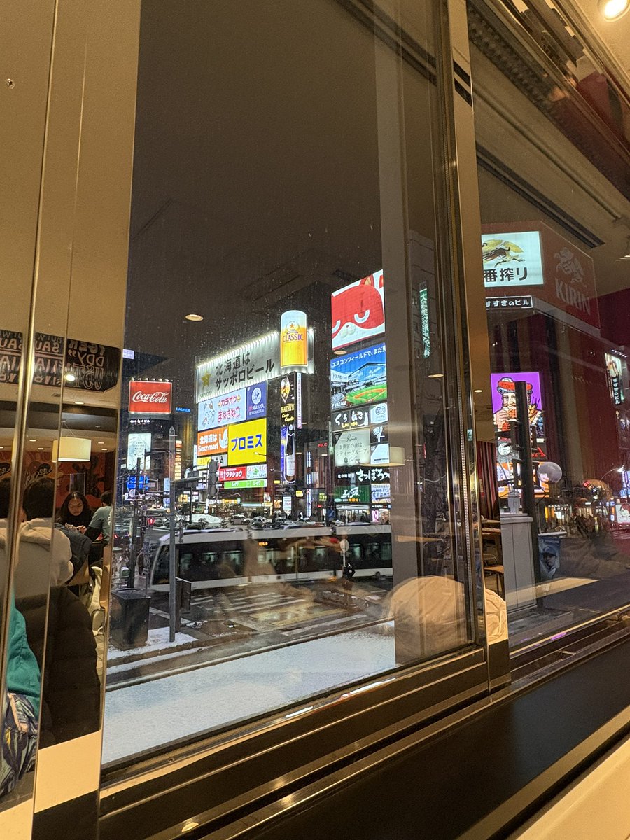 keyshu86's tweet photo. 明日の6時に家を出ないと行けない人が今ここに居ていいわけが無い笑 https://t.co/X8MpUxIEFz