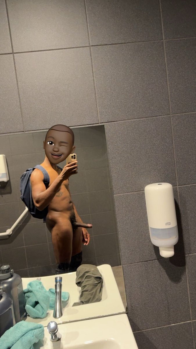 Ou sont les soumis qui veulent me vider le zeub dans les vestiaires après une séance de sport 

Retweet si tu es un vide couille et  Dm