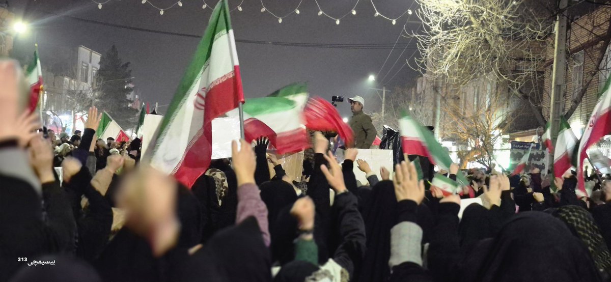 khadm_shohada88's tweet photo. بترسید از الله اکبری که این مردم با بغض میگویند .
#لبیک_یا_خامنه_ای 
#برای_ایران
#تا_پای_جان_برای_ایران https://t.co/UYBKeUtak6