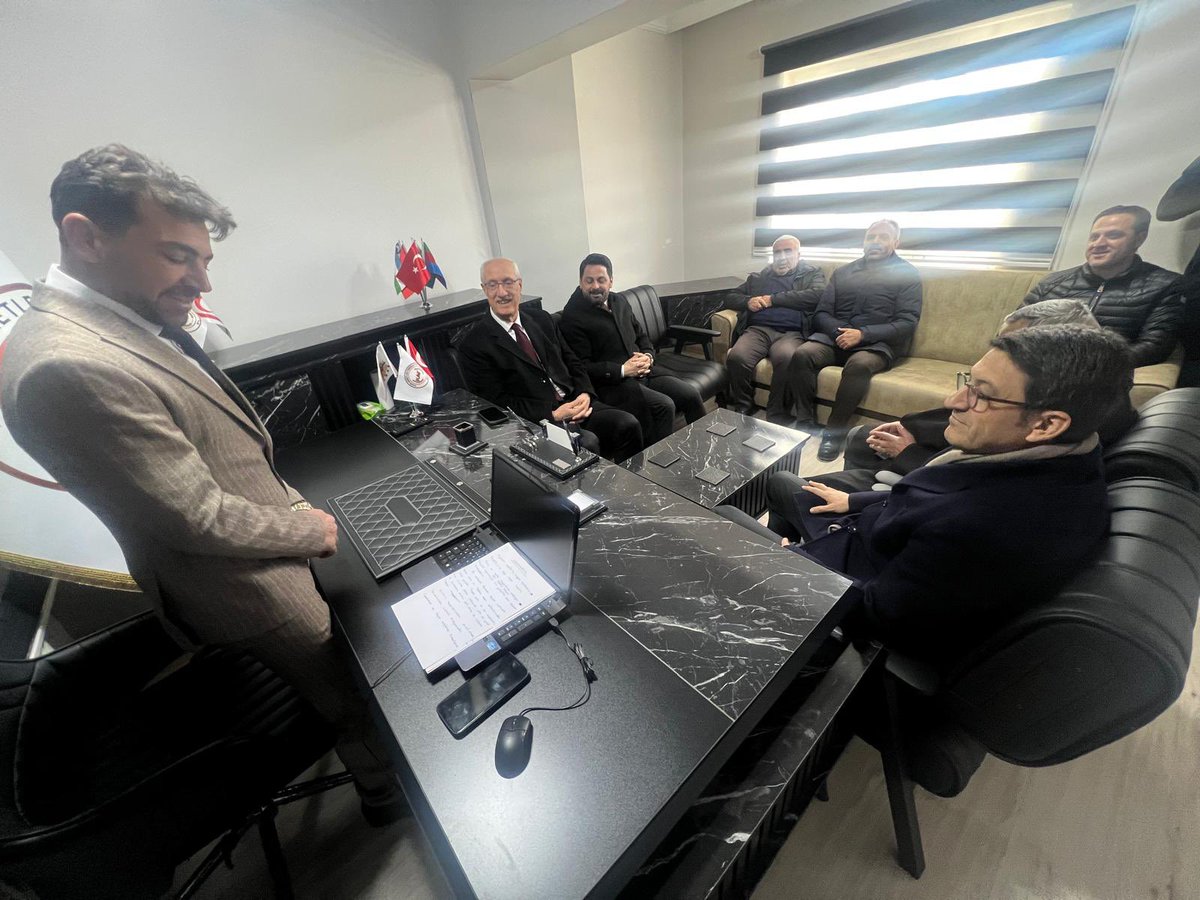 FeyziBerdibek1's tweet photo. 📍Kadim Aşiretler Federasyonu Bingöl İl Temsilciliği

Kadim Aşiretler Federasyonu Bingöl İl Temsilcimiz Sn. Erkan İŞERİ’ye hayırlı olsun ziyaretinde bulunduk.

Sıcak misafirperverliği için kendilerine teşekkür ediyor, üstlendiği bu görevde başarılar ve kolaylıklar diliyoruz.

@Korkutata_Zeki @yilmaz_seven