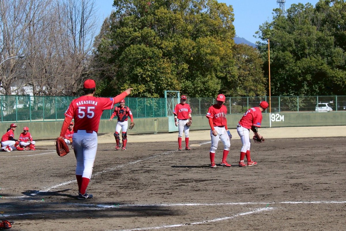 ⚾️
人それぞれ違う
考え方も、感じ方も、経験も、やってきた環境も違う

だからこそ会話をする

想いは
伝えなければ伝わらない

想いは
聴かなければ分からない

話すけど、聴く
聴くけど、話す

そうやって
少しずつ、少しずつ
共通認識を増やしていく

それが
チームになるということ