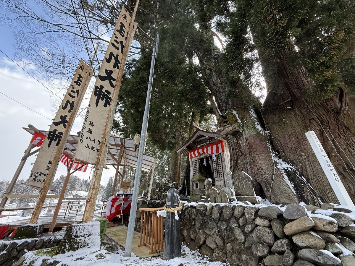 ICCHY8591's tweet photo. 新潟県は長岡市栃尾。この地で約50年続いた"奇祭ほだれ祭り"
今年で最後のお祭りとなってしまった。
全国のお祭りで少子高齢化や担い手の減少、開催資金の問題など山積みで、どんどんお祭りが無くなっていく。
俺は一つでも多くの祭りを配信で届けたい。
そしてその記録を残していく。

ありがとうございました。