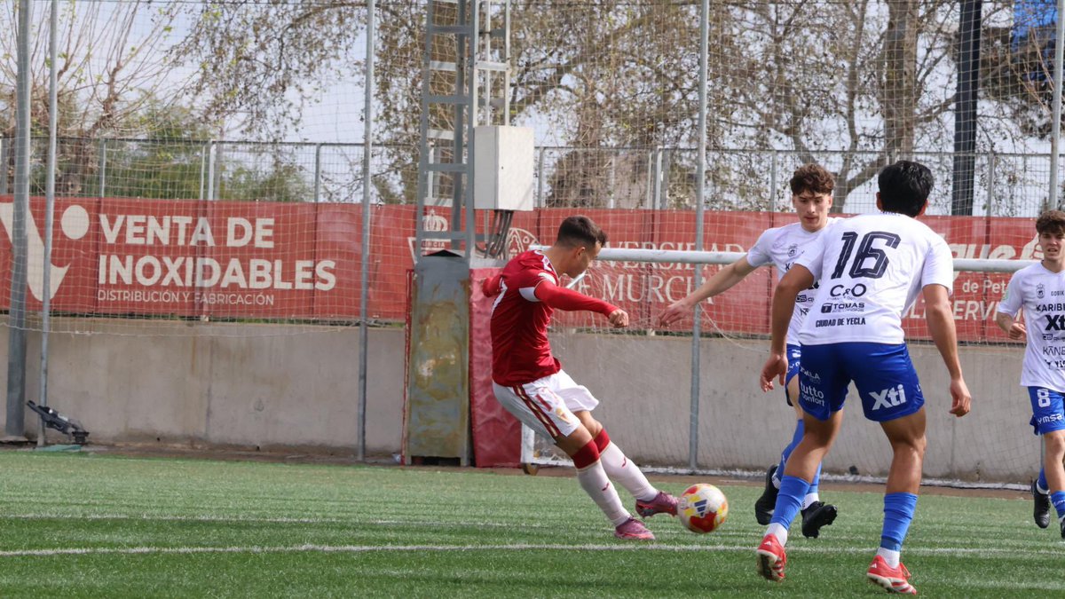 😍La temporada de Alejandro Meca (20 años): 

⚽️16 goles en 22 partidos con el Imperial.

😅Solo 31 minutos con el primer equipo.

💎Vaya joya tenemos en la cantera