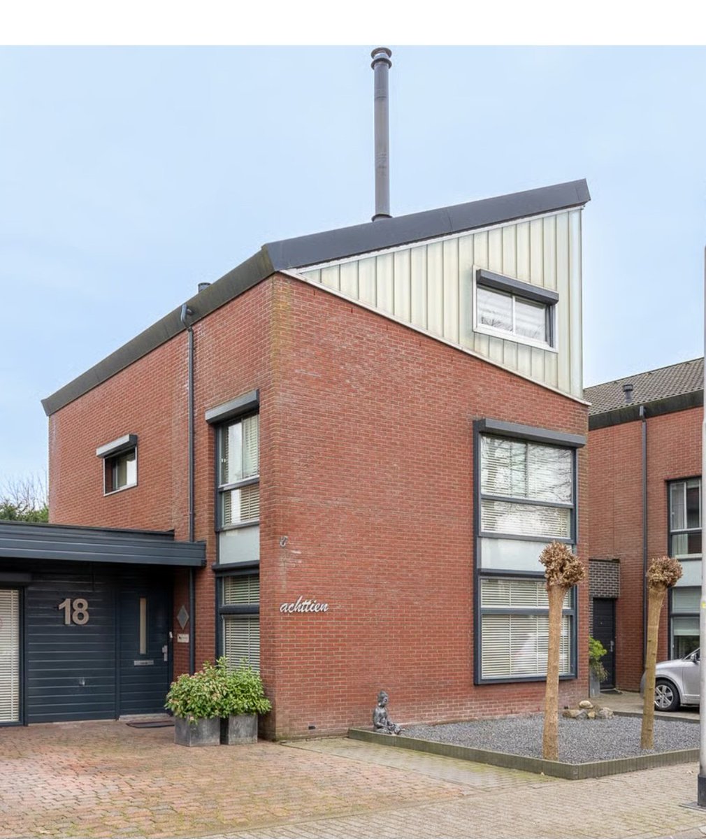 Dit staat te koop in #Tilburg. Is het een huis of een fabriek?