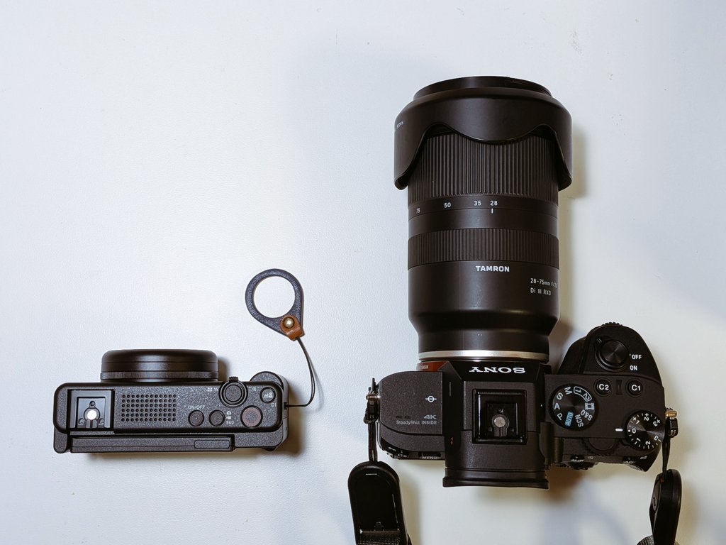 ika_kk's tweet photo. my new gear...
SONY VLOGCAM ZV-1 II

縁あって入手しました
小さくて軽いのは正義なんよな
夜景とか滝とかガチるときは #α7III 、旅行は #zv1M2 って感じで使い分けていこうと思います https://t.co/597tRiDwXr
