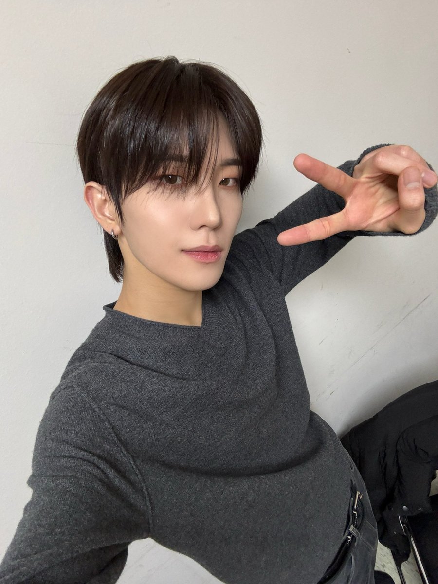 담주도🍀🍀🩷🩷💨💨

#TNX 
#오성준 #SUNGJUN