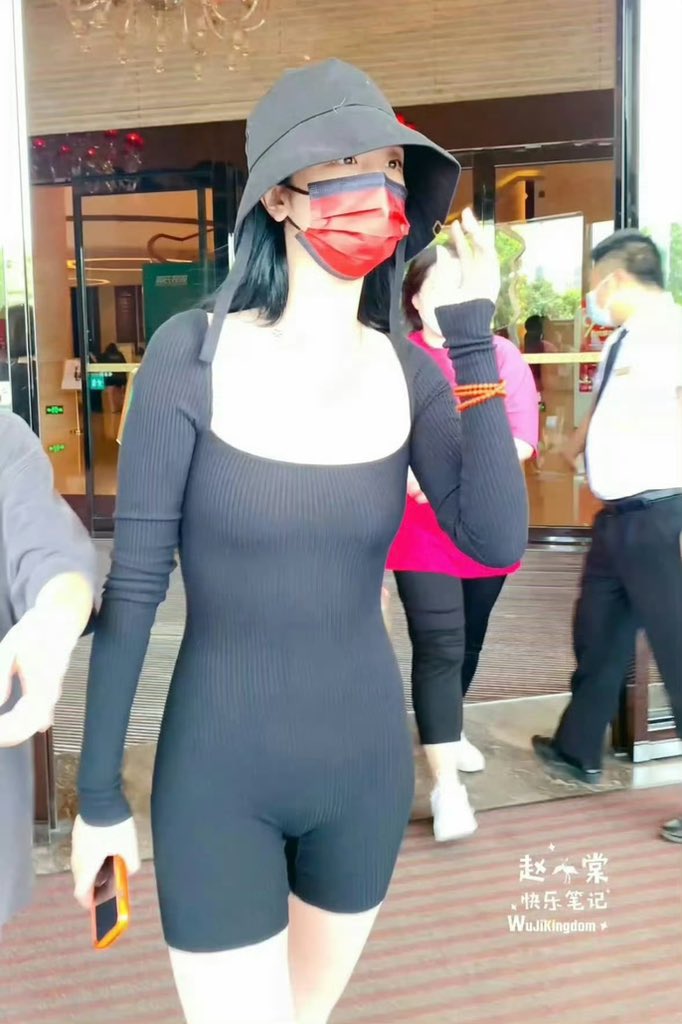 赵小棠连体紧身衣 https://t.co/RGTwJl3iUm