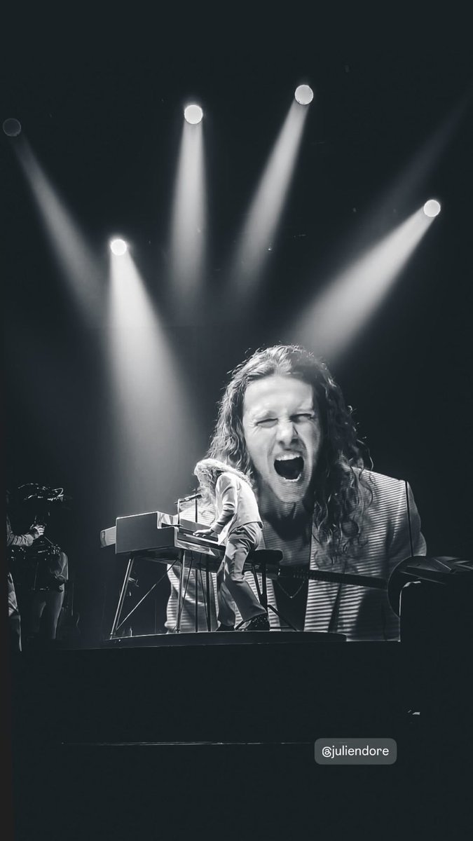 Golden Julien tweet media