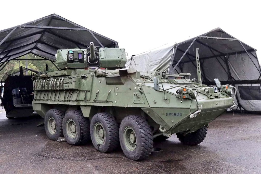 TRUFAULT's tweet photo. El #M1296 "Dragoon" (es la versión mejorada del #M1126 #Stryker).
Oficialmente designado como "Vehículo de Transporte de Infantería - Dragoon" o #ICVD.
Este modelo va equipado con una torre no tripulada, armada con un cañón de 30mm.
🇺🇸💥
#armor #armored #8X8 #blindado https://t.co/CBXBnqHThN