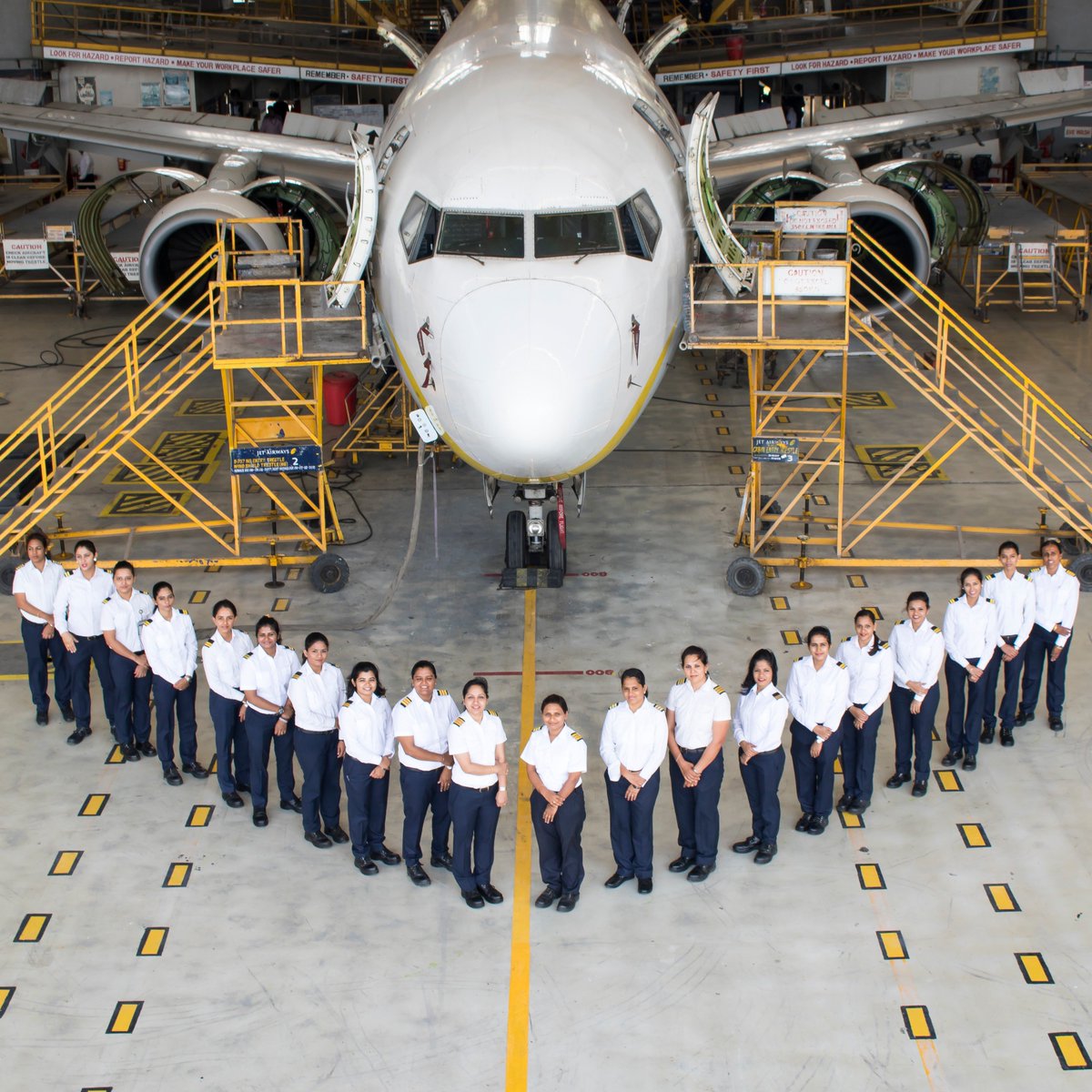 janam_parikh's tweet photo. Back when we used to do some kickass content at @jetairways 😍😎

Remember this #InternationalWomensDay shoot @audiobal @navdhad? ✈️

What fun days!!

#Avgeek #Aviation #JetAirways https://t.co/WmCNIRJLKi