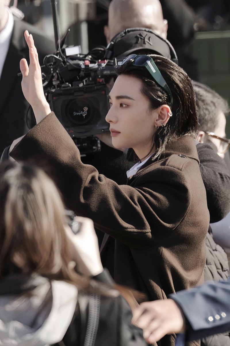 260303 Dior
왕자
DIOR PRINCE HYUNJIN AT PFW
#StrayKids #스트레이키즈 #スキズ
#Hyunjin #현진 #ヒョンジン 
#HYUNJIN_DiorAW26 <a href="/Dior/">Dior</a>