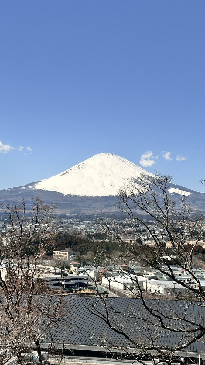 elyzm_'s tweet photo. 富士山見れたのー！！🎶綺麗だったからまた行きたい🗻 https://t.co/EpAorEMu5U