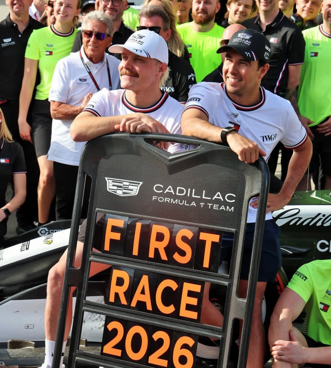 Ojalá ser tan chill como esta gente.

- Consiguieron plaza en contra del resto de equipos.
- Le ponen nombre de hamburguesa al coche.
- Se les desmonta medio monoplaza cada vez que salen a pista.
- Son más lentos que los Picapiedra Martin.
- Celebran haber participado.

Idolazos.