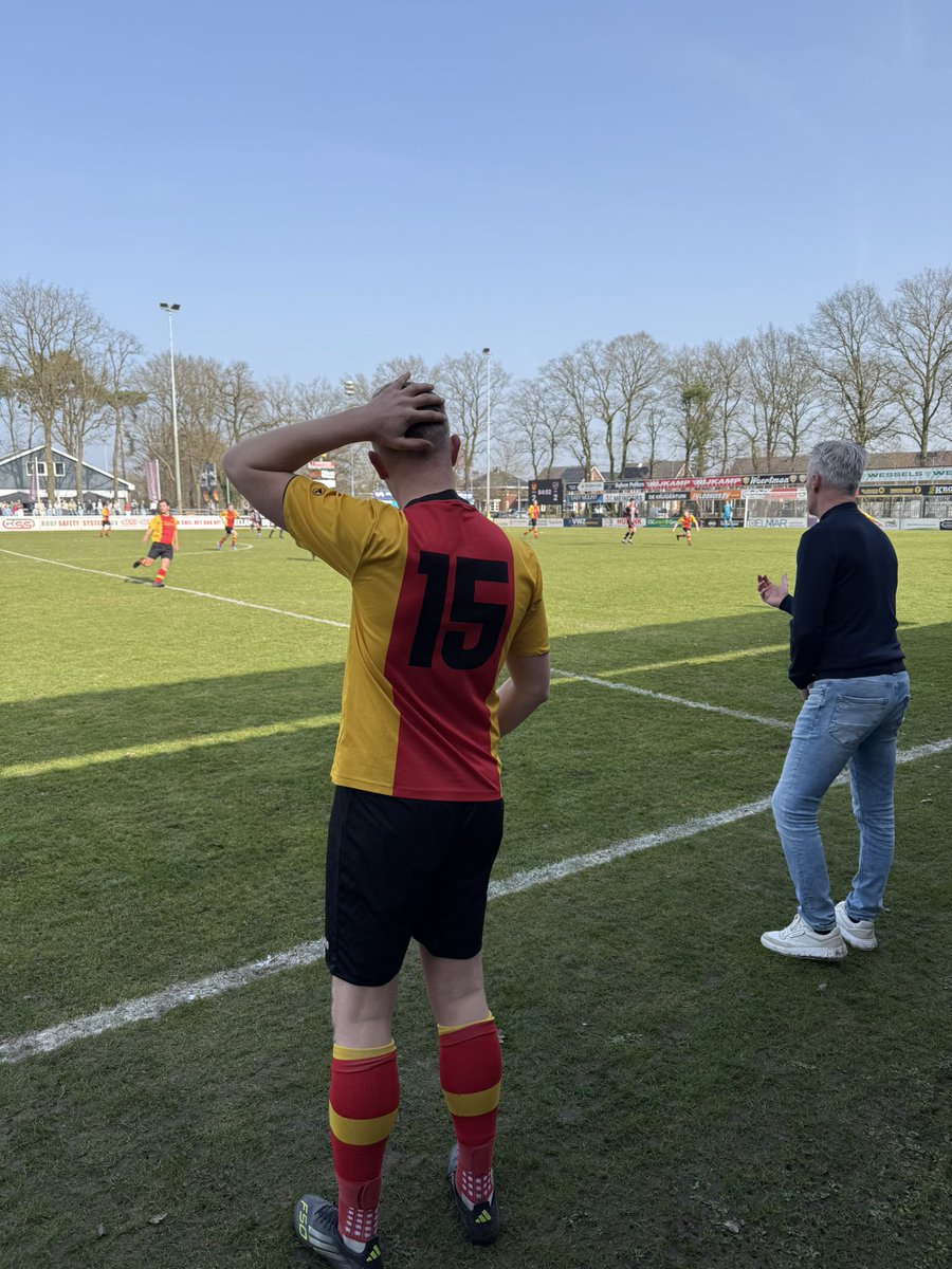 Terug van weg geweest; Mikeyyyyy Voorhuis voor Tijn Rikhof, minuut 84