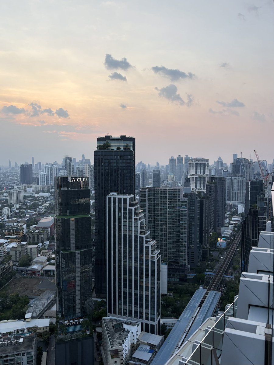 IanM1871's tweet photo. 49 floors up, Octave rooftop bar, Bangkok ๐ #ViewFromThePew https://t.co/IdcLsqM74j